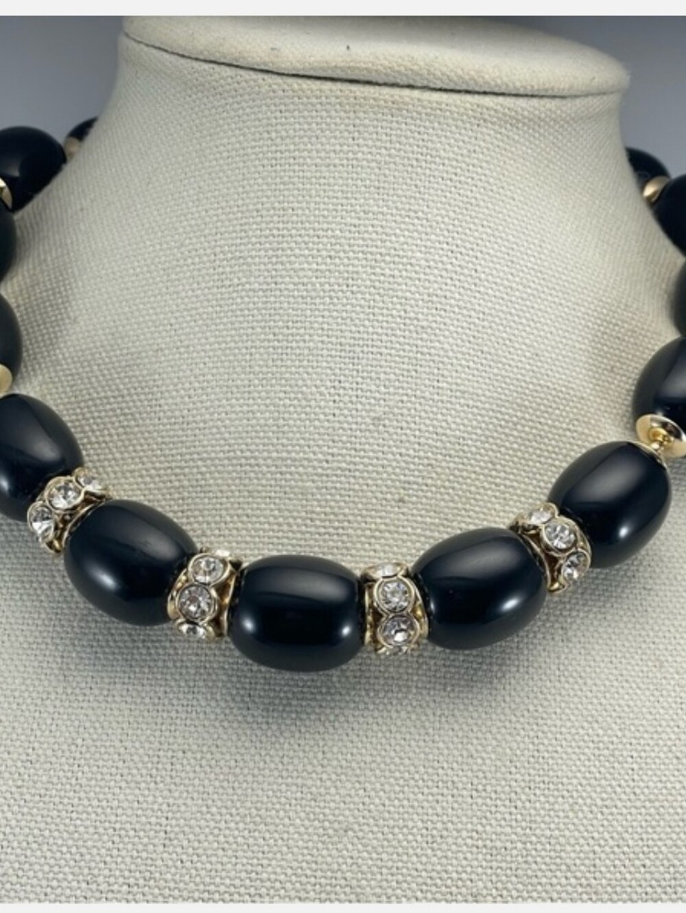 VINTAGE ANNE KLEIN BLACK BEADED GOLD TONE TOGGLE CLASP COLLAR NECKLACE